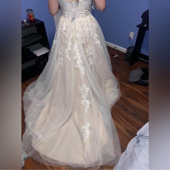 Wedding dress - Picture 5 of 7